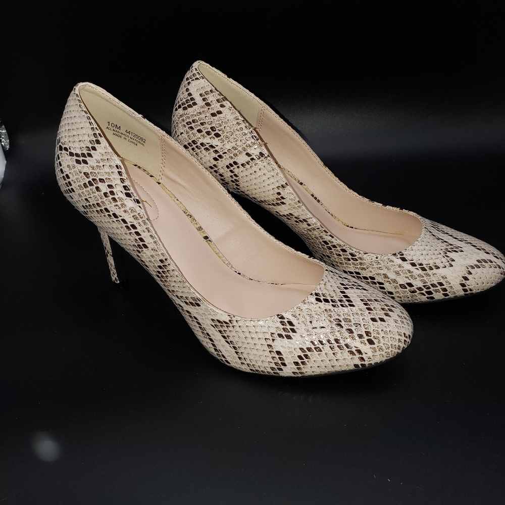 Comfort Faux Snakeskin Heels Sz 10 NWOT